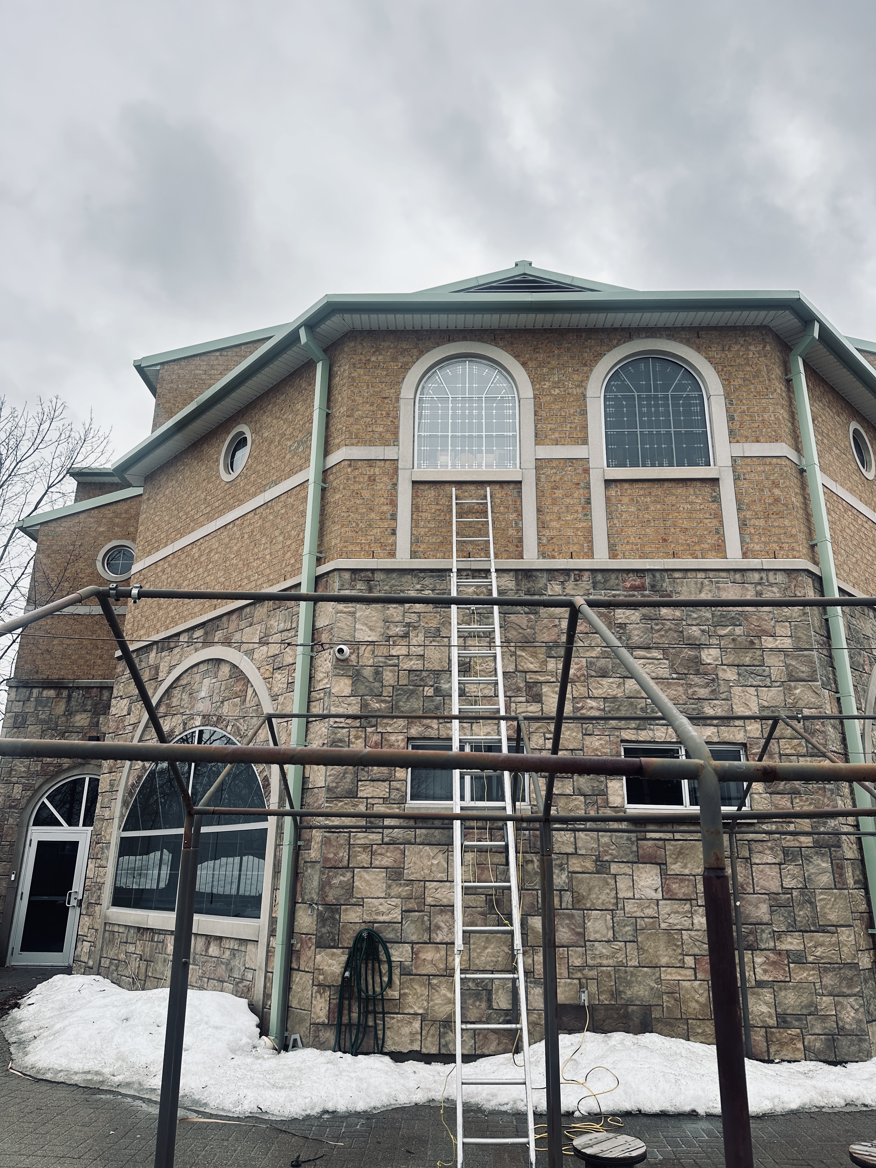 Curved glass replacement by Window Fix GTA in Brampton